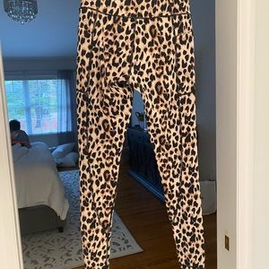 Victoria’s Secret Incredible Essential Legging Beige Leopard Size 6
